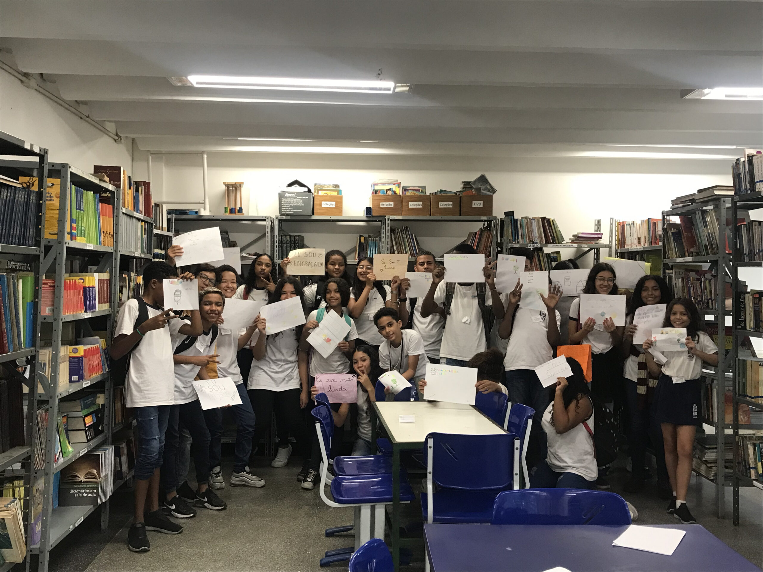 Oficina do projeto História Presente sobre Cultura de Paz nas escolas públicas
